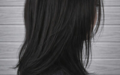 暗めでも重く見えないロングヘア