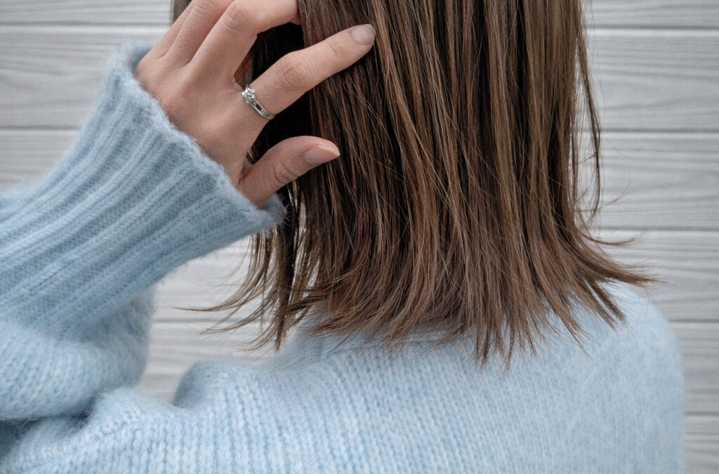 毎日の服に馴染む、扱いやすい長さ