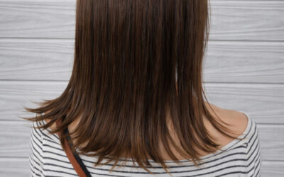 自然体でかわいい外ハネミディ